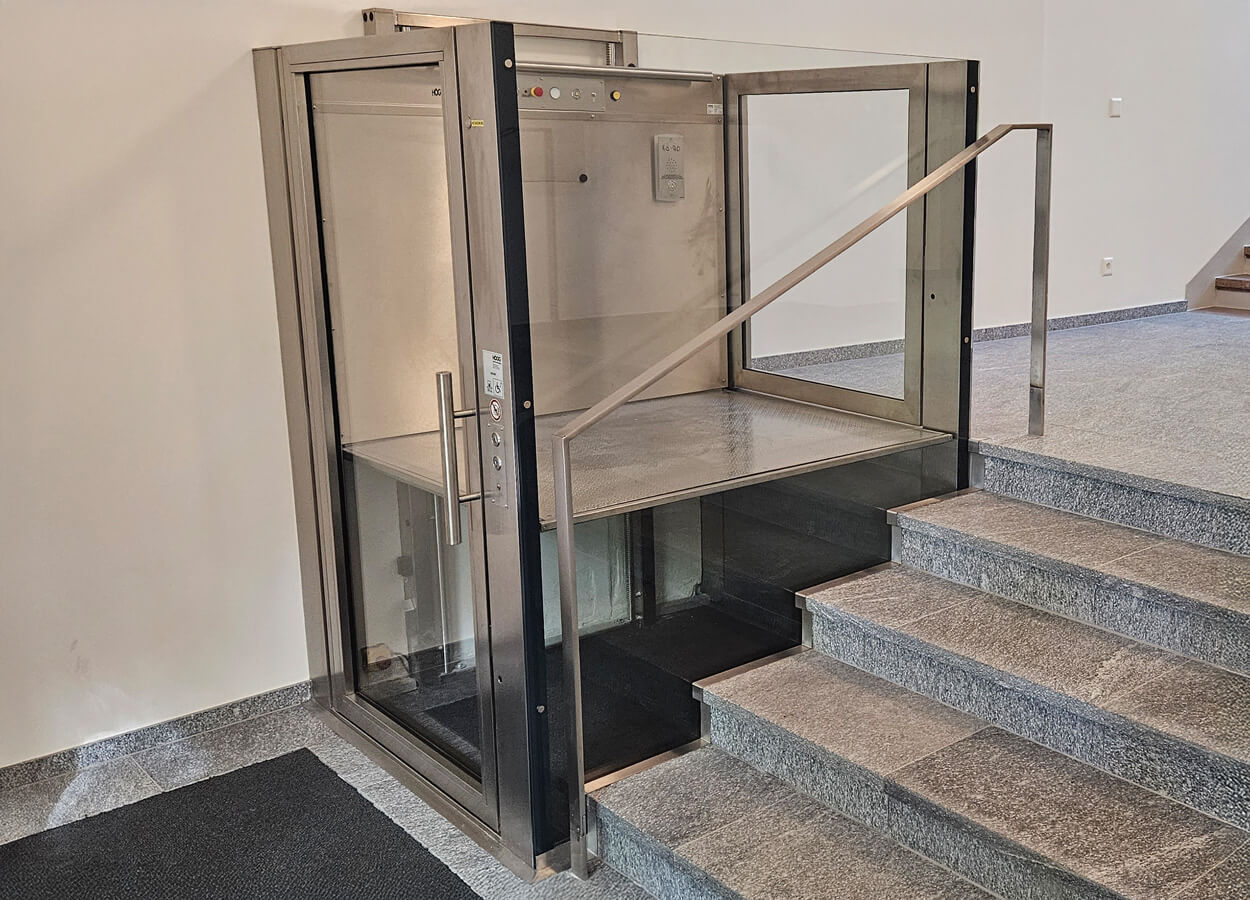Högg Liftsysteme Rollstuhllifte Sitzlifte Aufzug Hebebühnen Deckenlifte Sonderlösungen Produkte