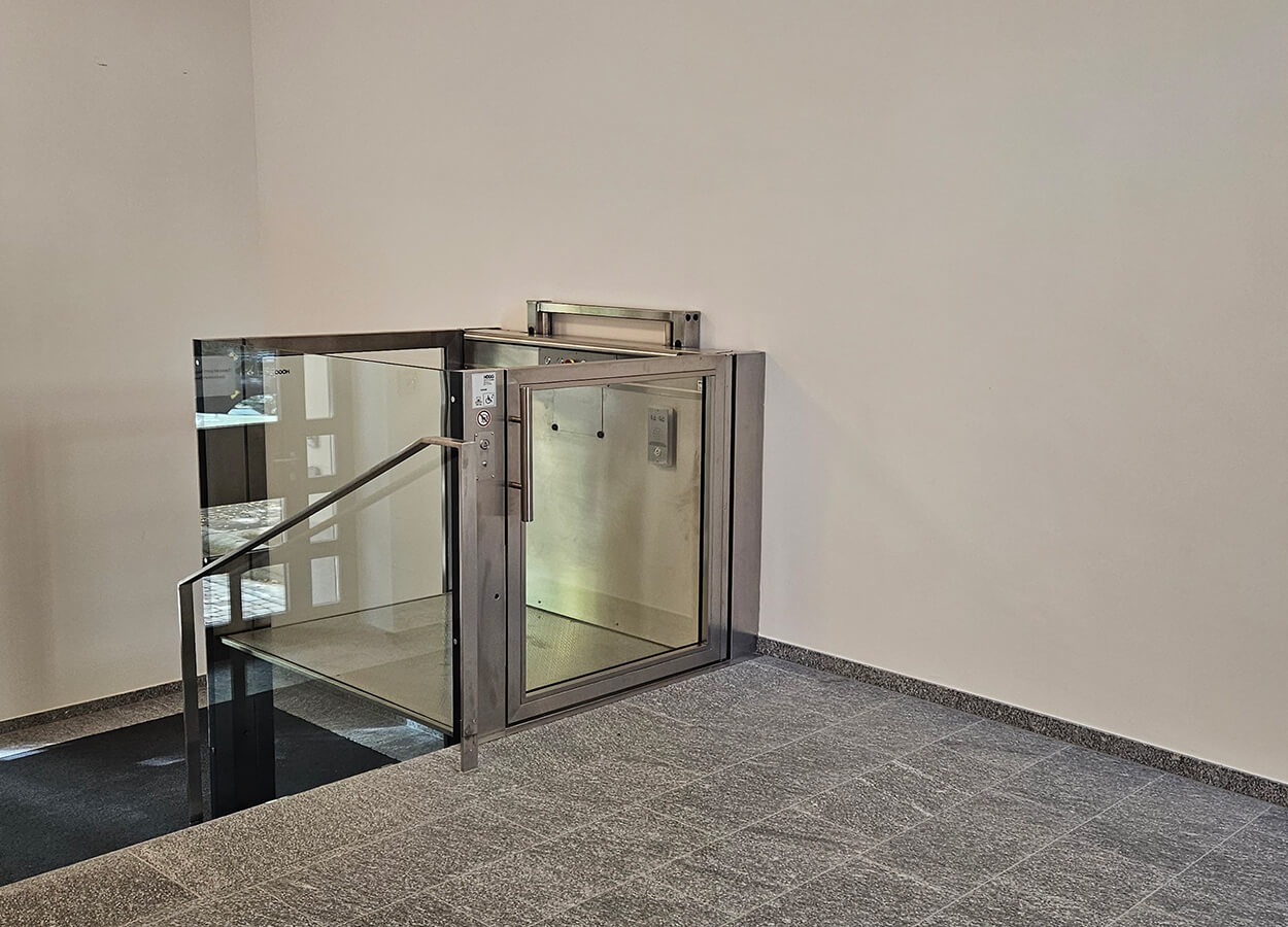 Högg Liftsysteme Rollstuhllifte Sitzlifte Aufzug Hebebühnen Deckenlifte Sonderlösungen Produkte