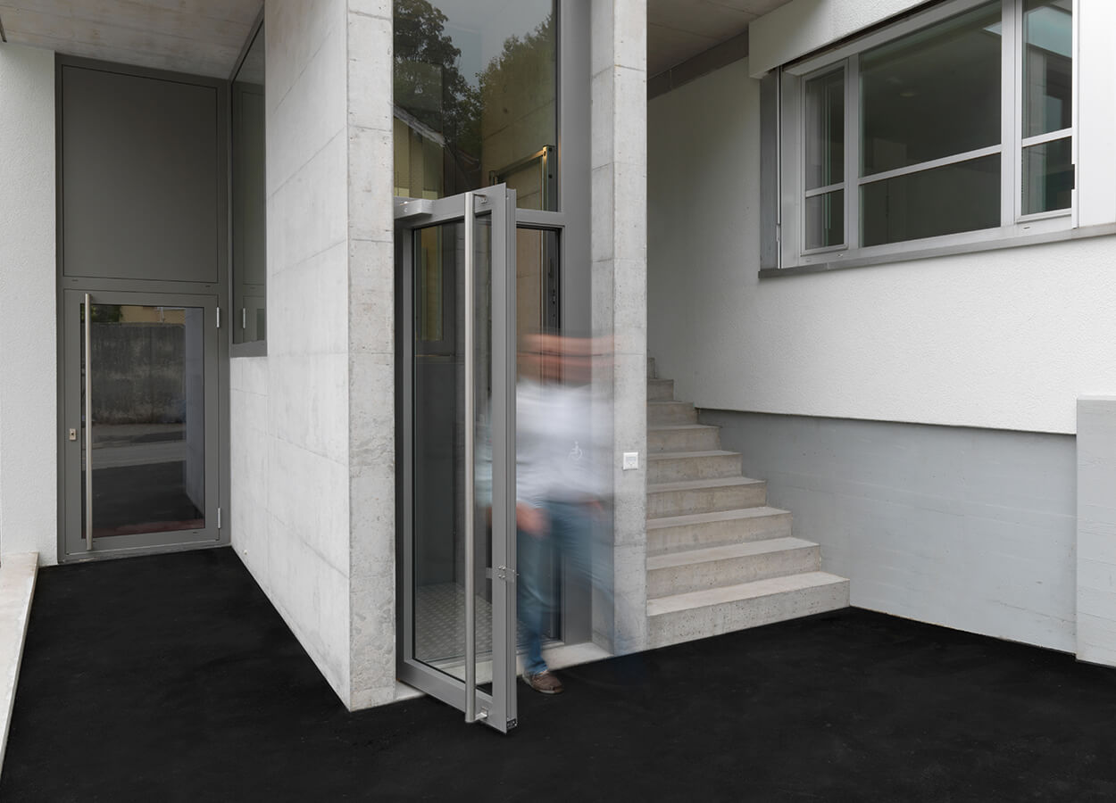 Högg Liftsysteme Rollstuhllifte Sitzlifte Aufzug Hebebühnen Deckenlifte Sonderlösungen Produkte