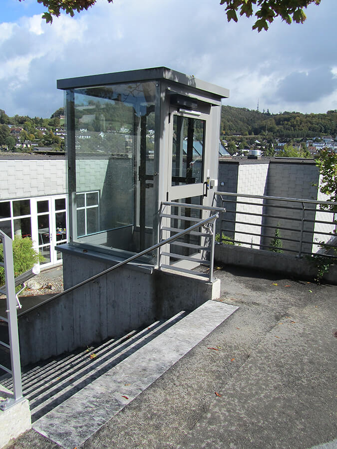 Högg Liftsysteme Rollstuhllifte Sitzlifte Aufzug Hebebühnen Deckenlifte Sonderlösungen Referenz