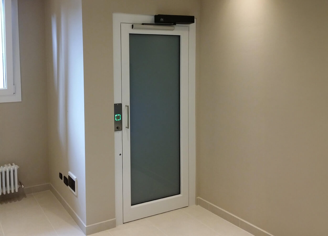 Högg Liftsysteme Rollstuhllifte Sitzlifte Aufzug Hebebühnen Deckenlifte Sonderlösungen Produkte