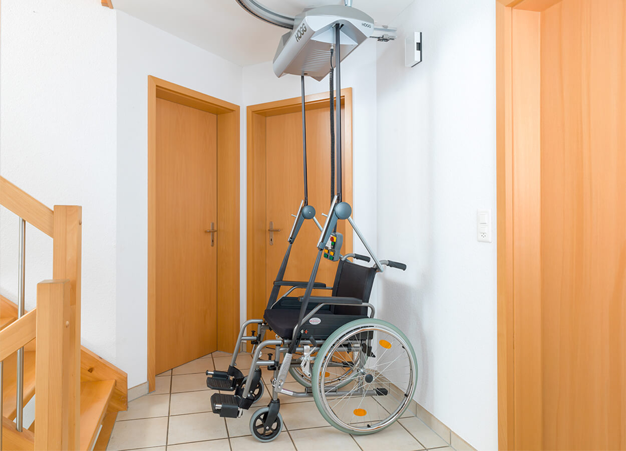 Högg Liftsysteme Rollstuhllifte Sitzlifte Aufzug Hebebühnen Deckenlifte Sonderlösungen Produkte