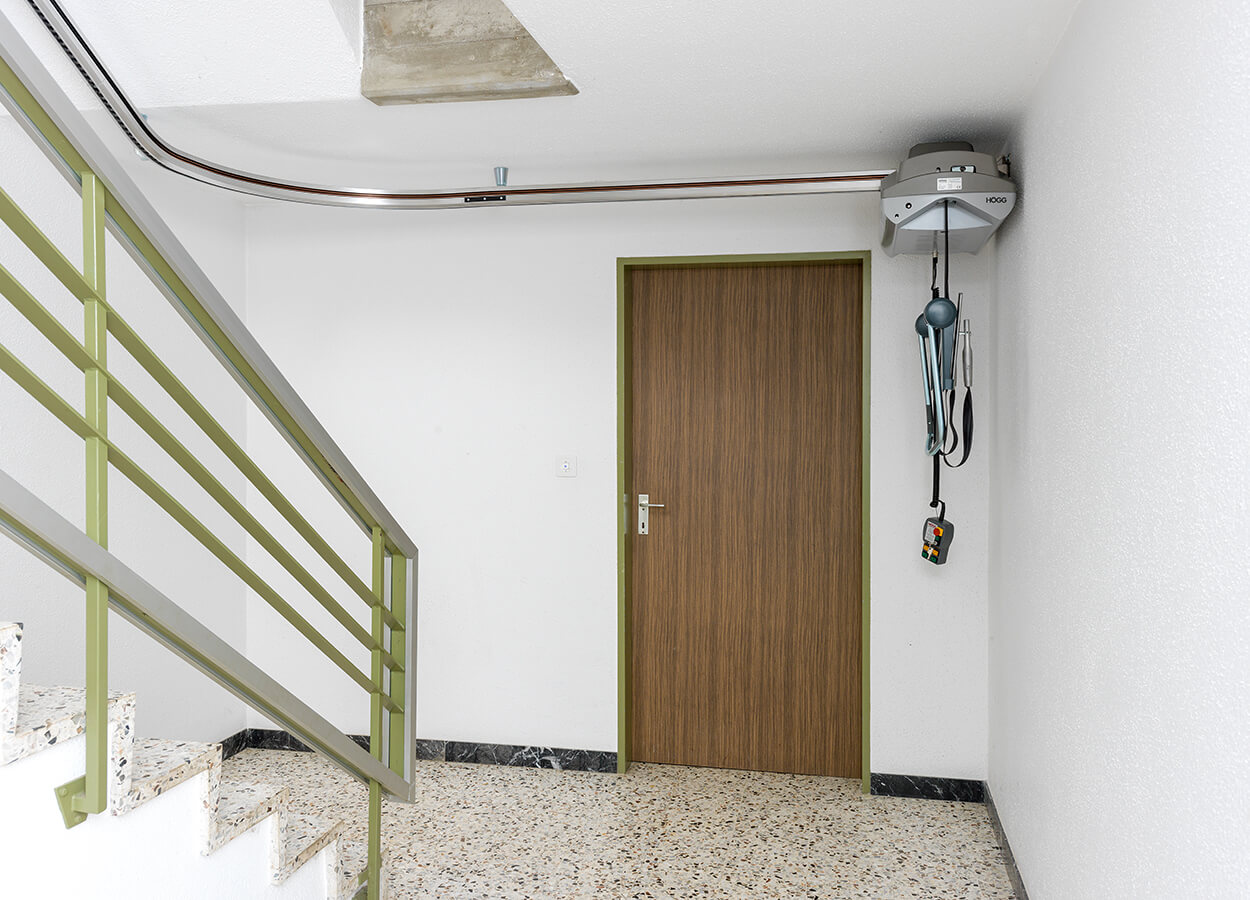 Högg Liftsysteme Rollstuhllifte Sitzlifte Aufzug Hebebühnen Deckenlifte Sonderlösungen Produkte
