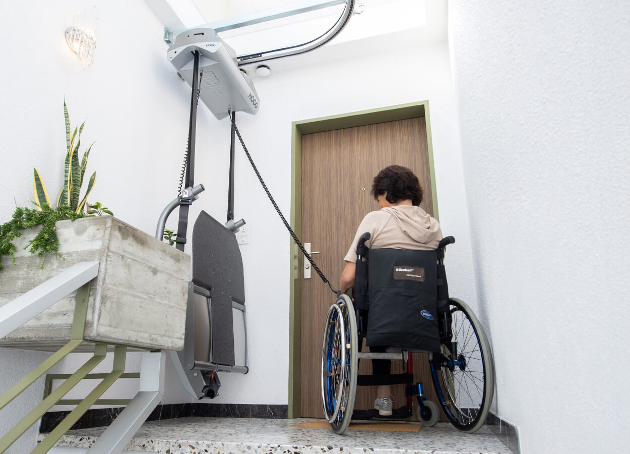 Högg Liftsysteme Rollstuhllifte Sitzlifte Aufzug Hebebühnen Deckenlifte Sonderlösungen Produkte