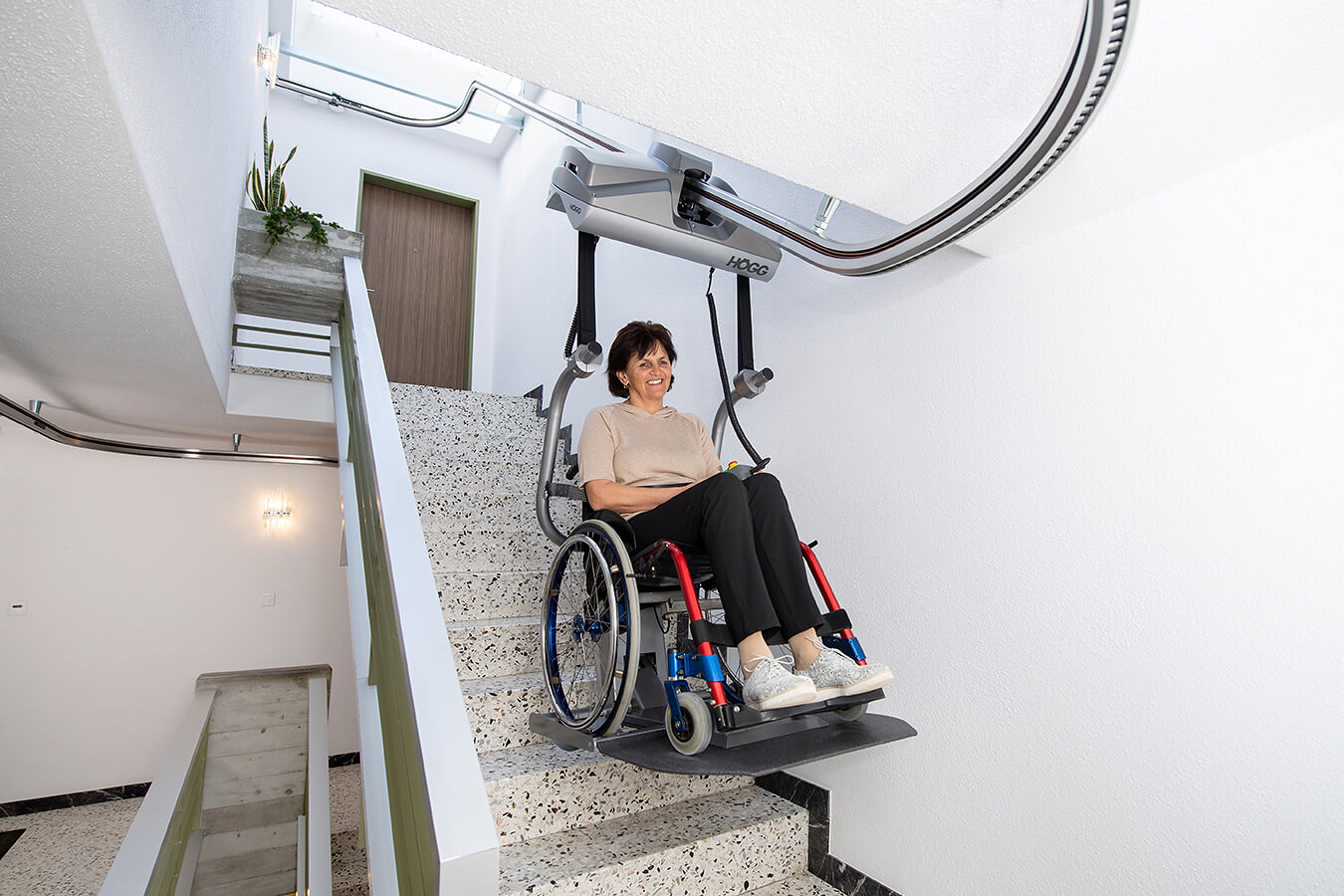 Högg Liftsysteme Rollstuhllifte Sitzlifte Aufzug Hebebühnen Deckenlifte Sonderlösungen Referenz