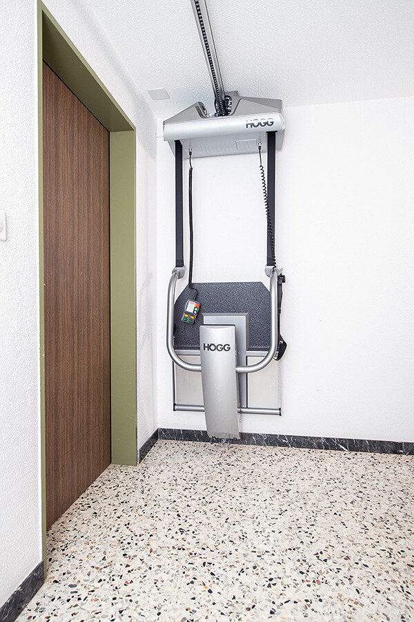Högg Liftsysteme Rollstuhllifte Sitzlifte Aufzug Hebebühnen Deckenlifte Sonderlösungen Referenz