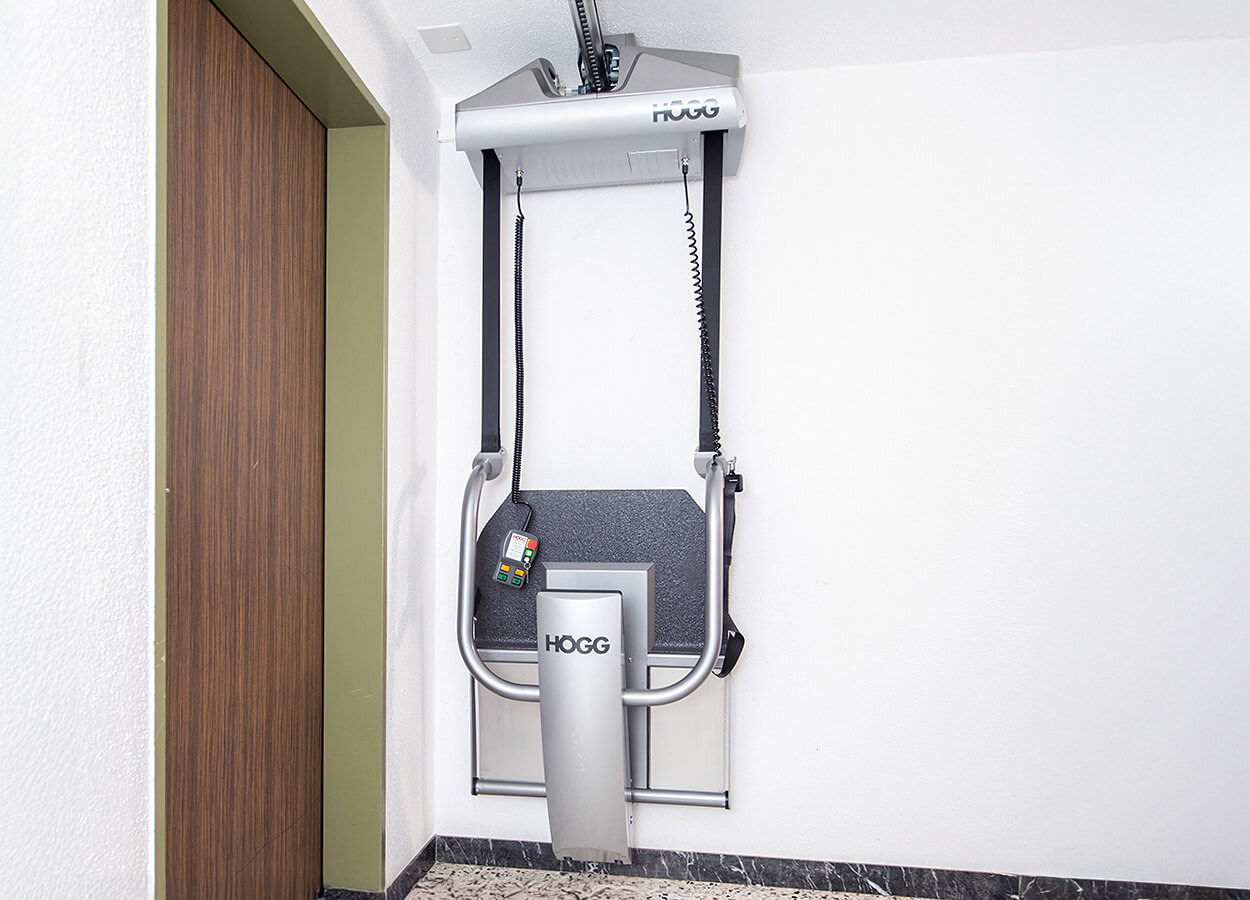 Högg Liftsysteme Rollstuhllifte Sitzlifte Aufzug Hebebühnen Deckenlifte Sonderlösungen Produkte