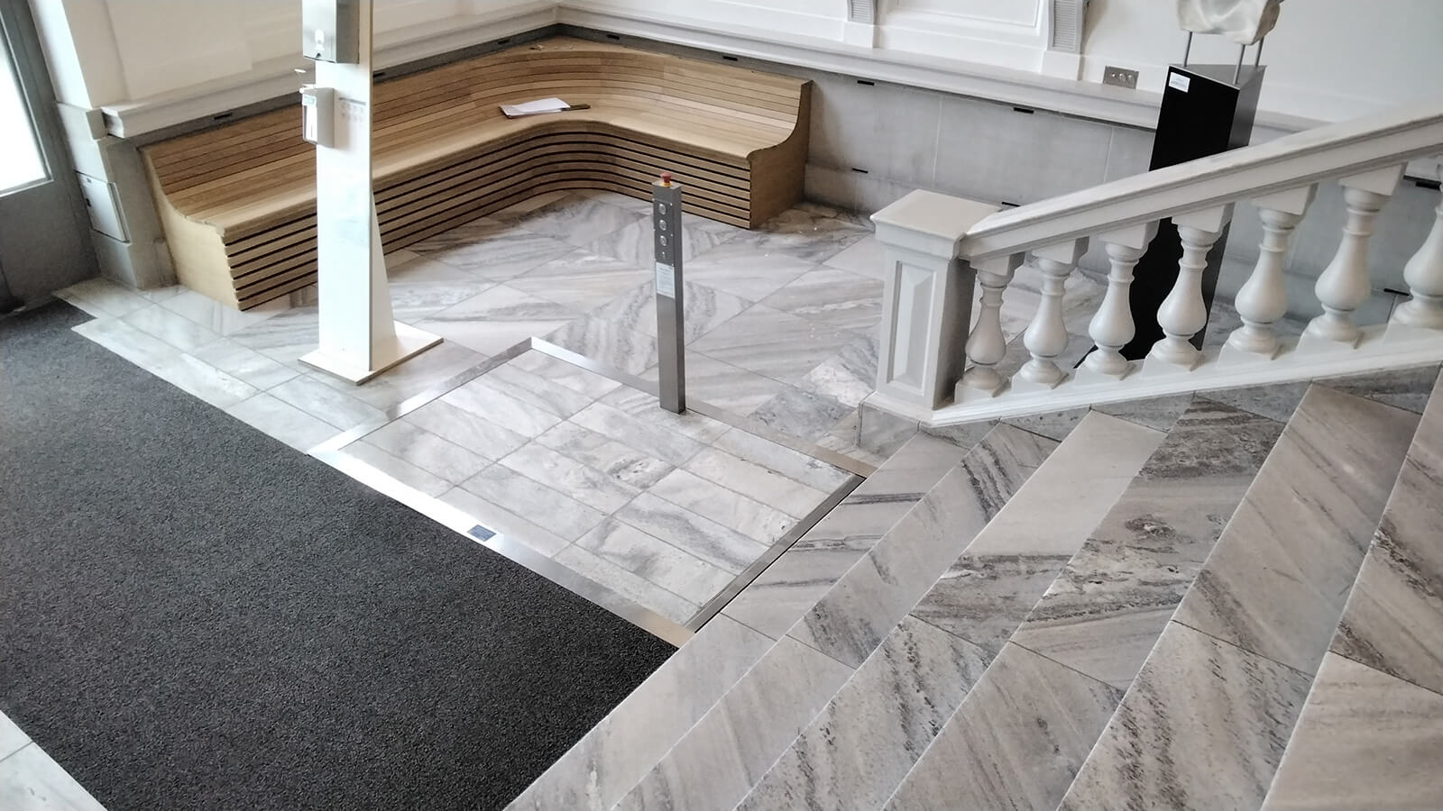 Högg Liftsysteme Rollstuhllifte Sitzlifte Aufzug Hebebühnen Deckenlifte Sonderlösungen Referenz