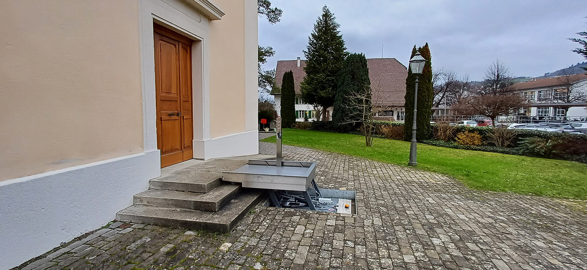 Högg Liftsysteme Rollstuhllifte Sitzlifte Aufzug Hebebühnen Deckenlifte Sonderlösungen Referenz