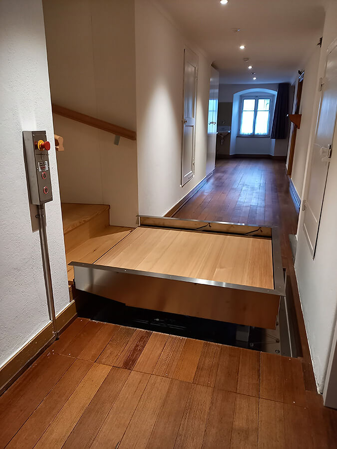 Högg Liftsysteme Rollstuhllifte Sitzlifte Aufzug Hebebühnen Deckenlifte Sonderlösungen Referenz
