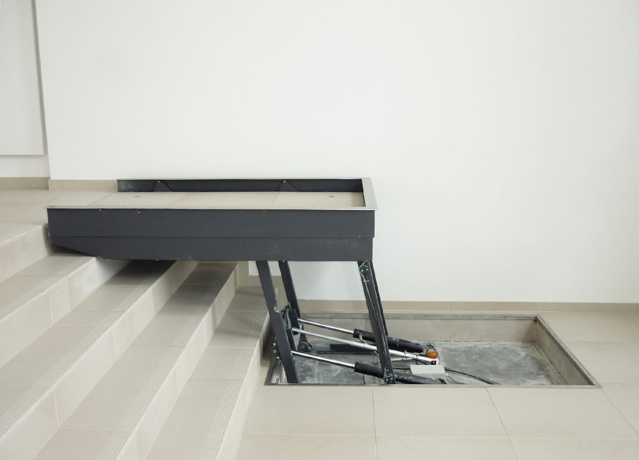 Högg Liftsysteme Rollstuhllifte Sitzlifte Aufzug Hebebühnen Deckenlifte Sonderlösungen Produkte