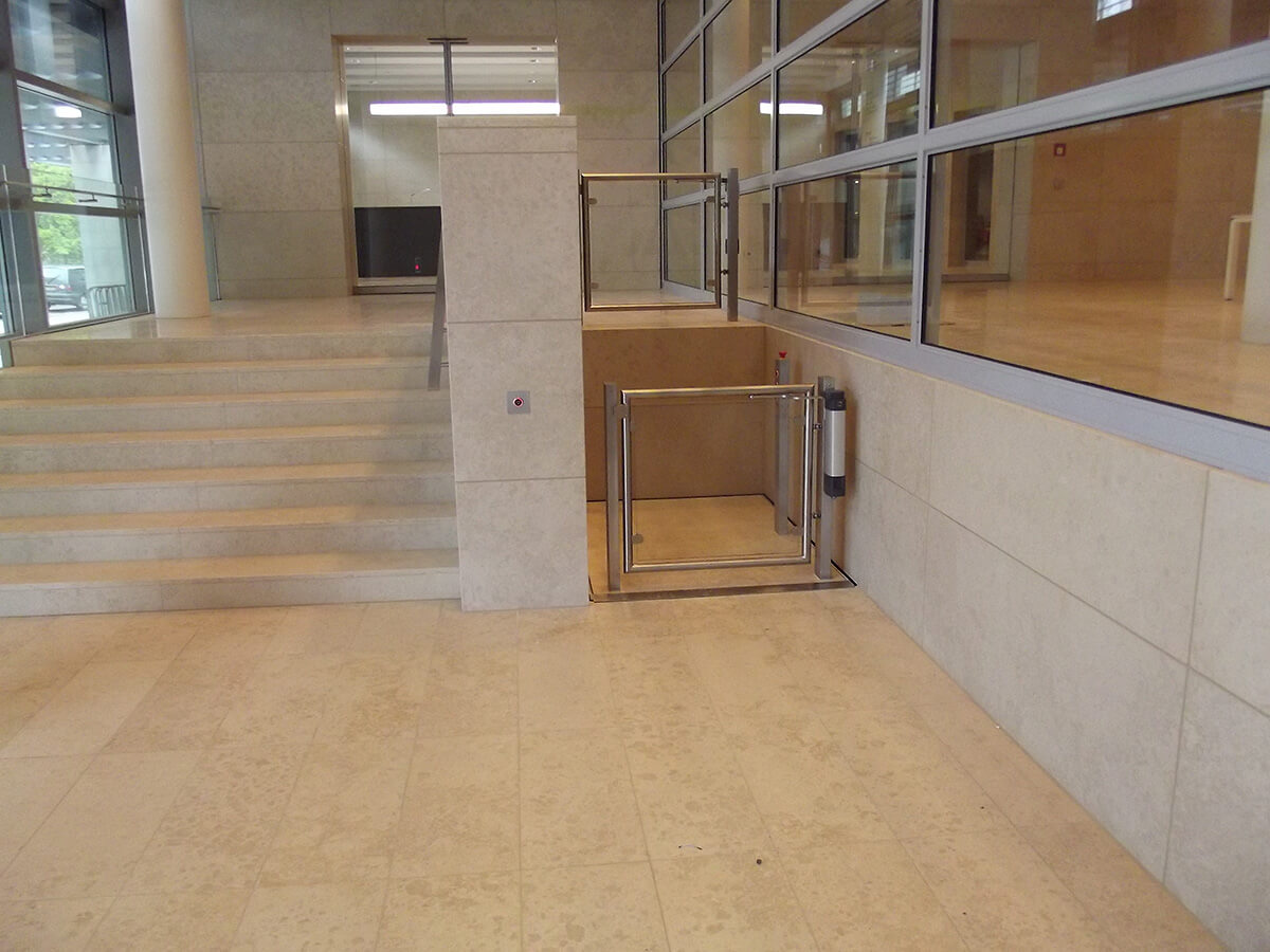 Högg Liftsysteme Rollstuhllifte Sitzlifte Aufzug Hebebühnen Deckenlifte Sonderlösungen Referenz