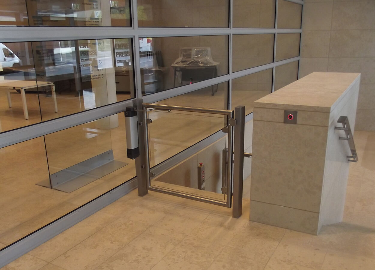 Högg Liftsysteme Rollstuhllifte Sitzlifte Aufzug Hebebühnen Deckenlifte Sonderlösungen Produkte