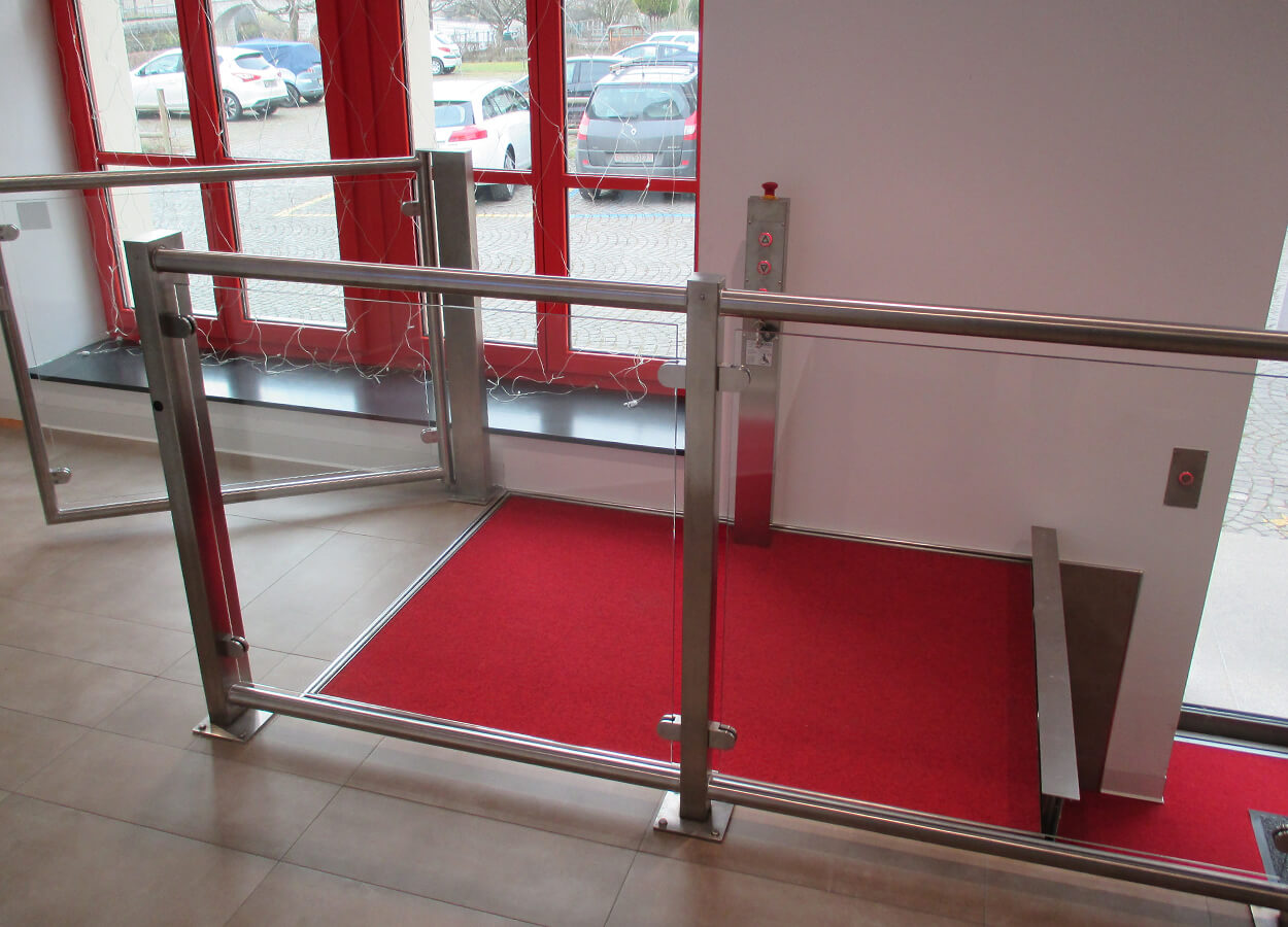 Högg Liftsysteme Rollstuhllifte Sitzlifte Aufzug Hebebühnen Deckenlifte Sonderlösungen Produkte