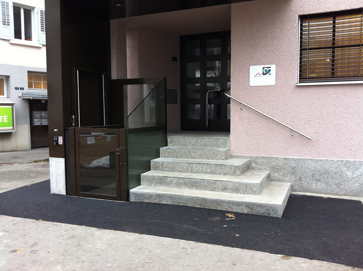 Högg Liftsysteme Rollstuhllifte Sitzlifte Aufzug Hebebühnen Deckenlifte Sonderlösungen Referenz