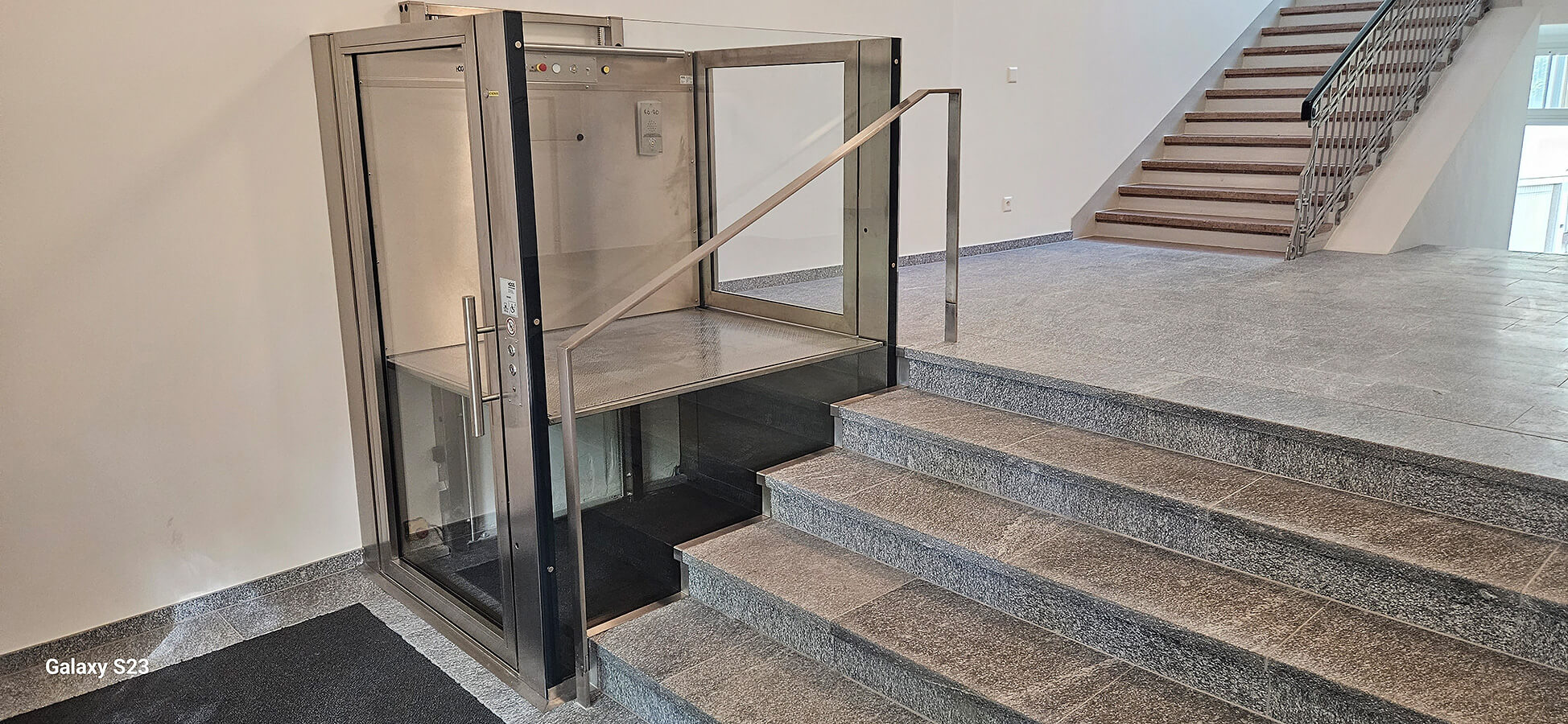 Högg Liftsysteme Rollstuhllifte Sitzlifte Aufzug Hebebühnen Deckenlifte Sonderlösungen Referenz