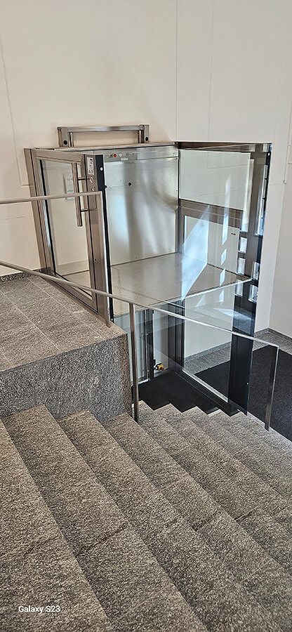 Högg Liftsysteme Rollstuhllifte Sitzlifte Aufzug Hebebühnen Deckenlifte Sonderlösungen Referenz