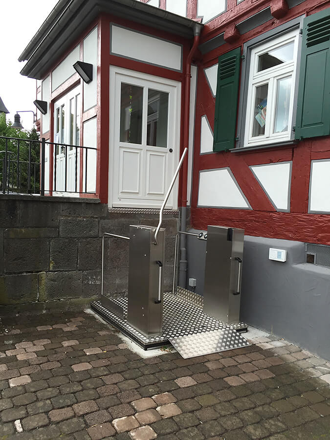 Högg Liftsysteme Rollstuhllifte Sitzlifte Aufzug Hebebühnen Deckenlifte Sonderlösungen Referenz