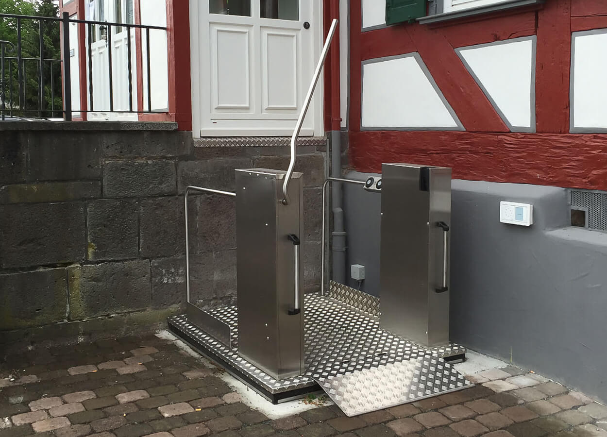 Högg Liftsysteme Rollstuhllifte Sitzlifte Aufzug Hebebühnen Deckenlifte Sonderlösungen Produkte