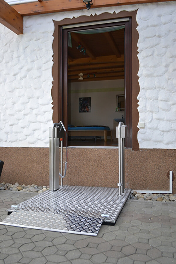 Högg Liftsysteme Rollstuhllifte Sitzlifte Aufzug Hebebühnen Deckenlifte Sonderlösungen Referenz