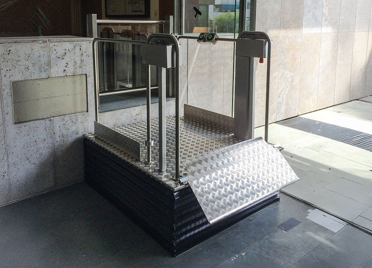 Högg Liftsysteme Rollstuhllifte Sitzlifte Aufzug Hebebühnen Deckenlifte Sonderlösungen Produkte