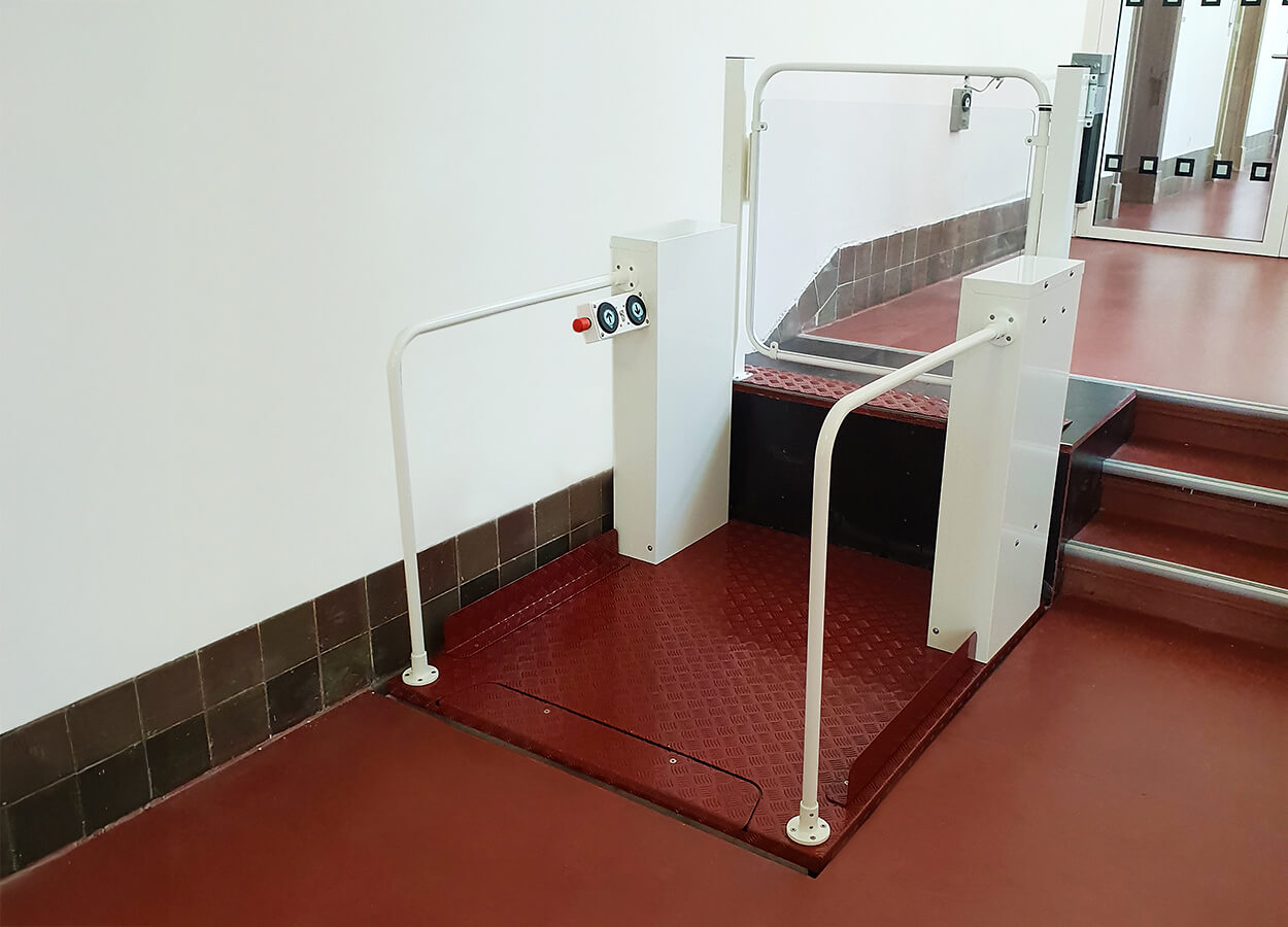 Högg Liftsysteme Rollstuhllifte Sitzlifte Aufzug Hebebühnen Deckenlifte Sonderlösungen Produkte