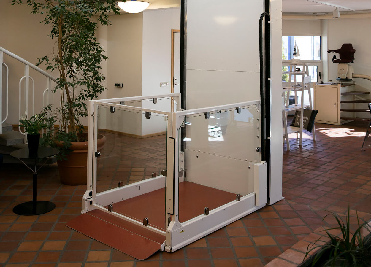Högg Liftsysteme Rollstuhllifte Sitzlifte Aufzug Hebebühnen Deckenlifte Sonderlösungen Produkte