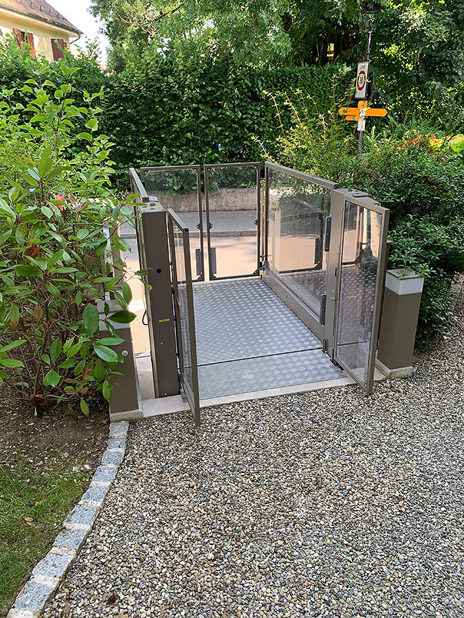 Högg Liftsysteme Rollstuhllifte Sitzlifte Aufzug Hebebühnen Deckenlifte Sonderlösungen Referenz