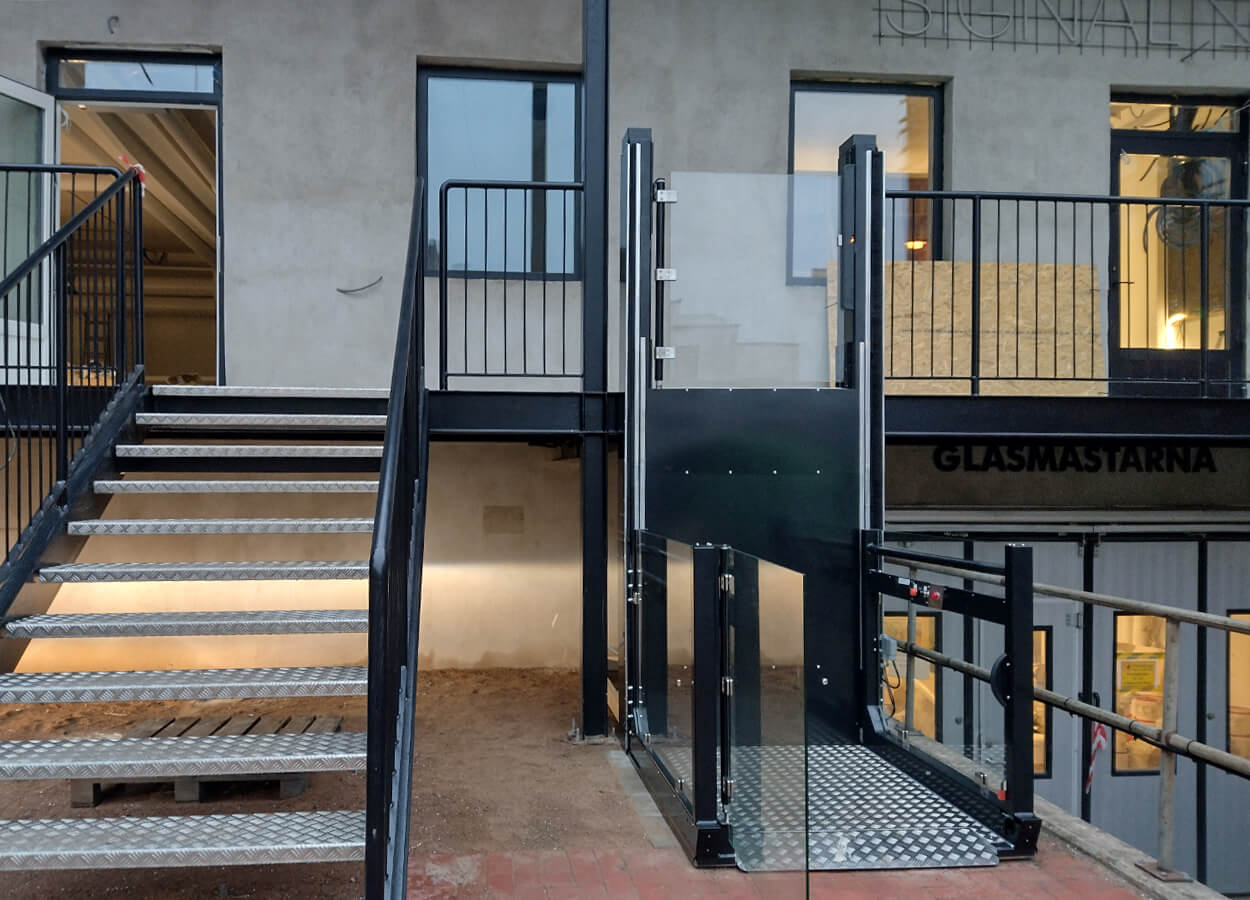 Högg Liftsysteme Rollstuhllifte Sitzlifte Aufzug Hebebühnen Deckenlifte Sonderlösungen Produkte