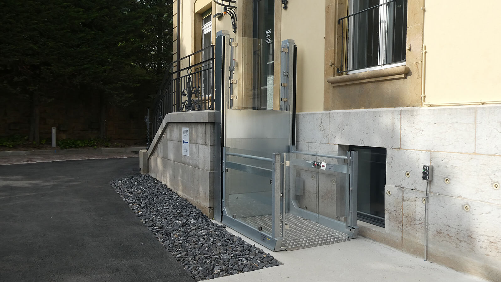 Högg Liftsysteme Rollstuhllifte Sitzlifte Aufzug Hebebühnen Deckenlifte Sonderlösungen Referenz