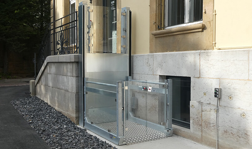 Högg Liftsysteme Rollstuhllifte Sitzlifte Aufzug Hebebühnen Deckenlifte Sonderlösungen Produkte