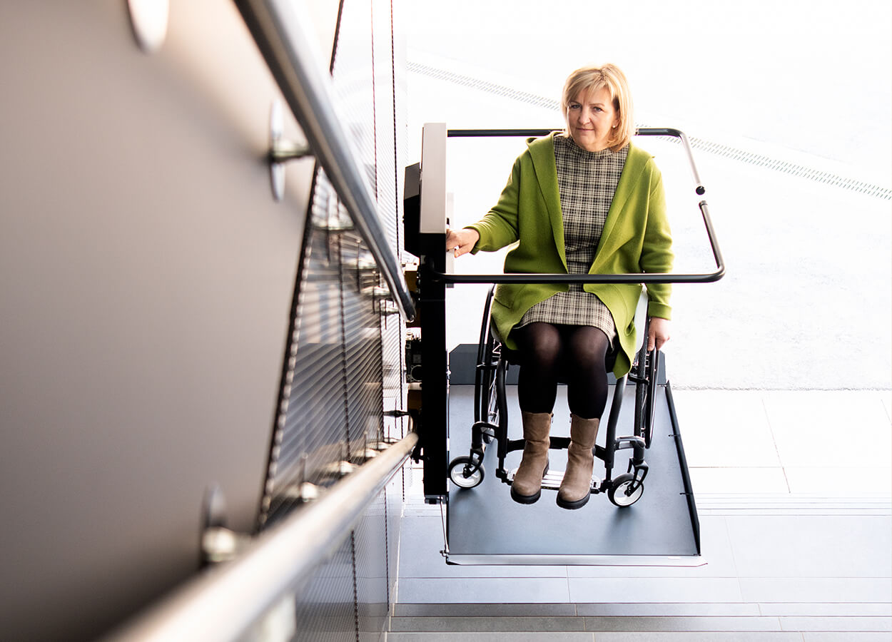 Högg Liftsysteme Rollstuhllifte Sitzlifte Aufzug Hebebühnen Deckenlifte Sonderlösungen Produkte