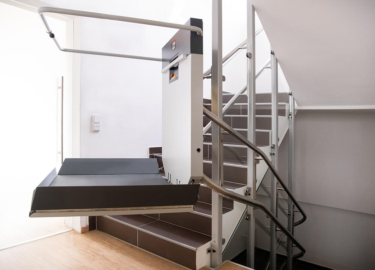 Högg Liftsysteme Rollstuhllifte Sitzlifte Aufzug Hebebühnen Deckenlifte Sonderlösungen Produkte