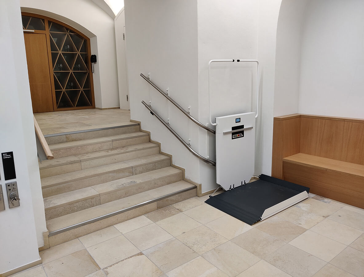 Högg Liftsysteme Rollstuhllifte Sitzlifte Aufzug Hebebühnen Deckenlifte Sonderlösungen Referenz