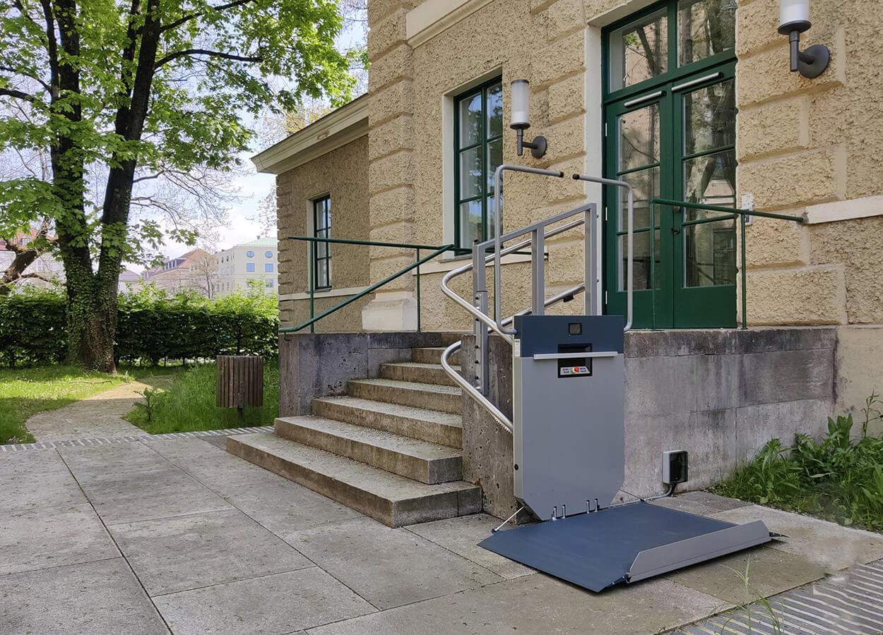 Högg Liftsysteme Rollstuhllifte Sitzlifte Aufzug Hebebühnen Deckenlifte Sonderlösungen Produkte