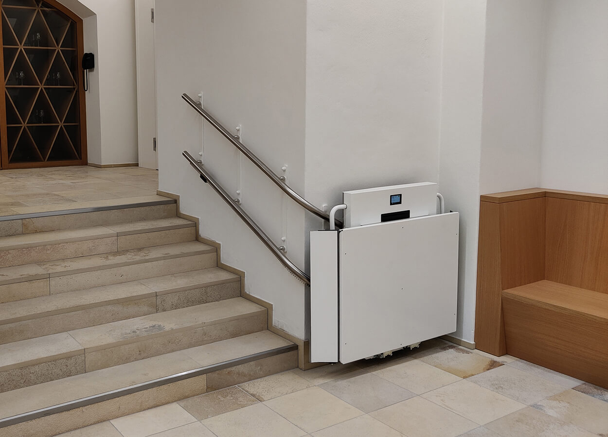 Högg Liftsysteme Rollstuhllifte Sitzlifte Aufzug Hebebühnen Deckenlifte Sonderlösungen Produkte