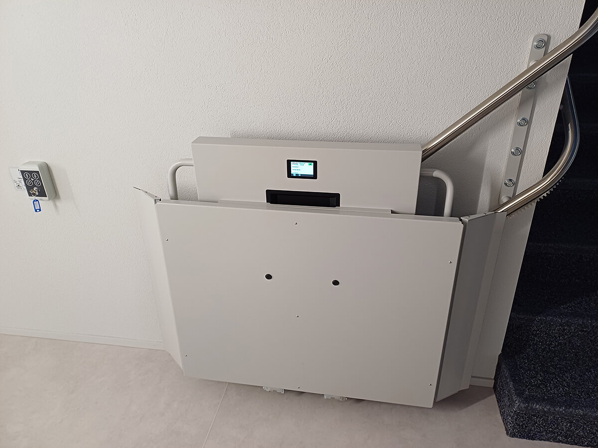 Högg Liftsysteme Rollstuhllifte Sitzlifte Aufzug Hebebühnen Deckenlifte Sonderlösungen Referenz