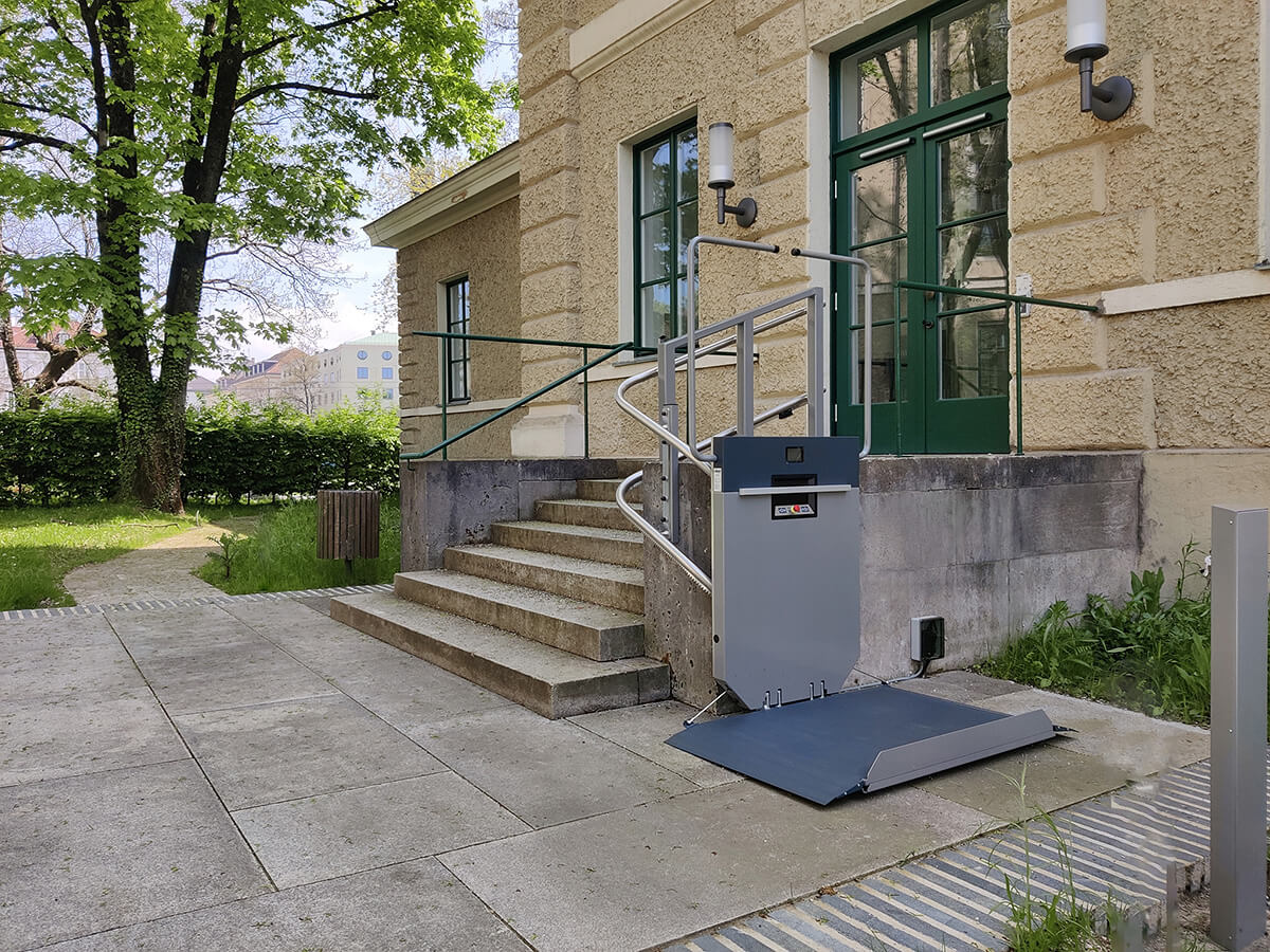 Högg Liftsysteme Rollstuhllifte Sitzlifte Aufzug Hebebühnen Deckenlifte Sonderlösungen Referenz