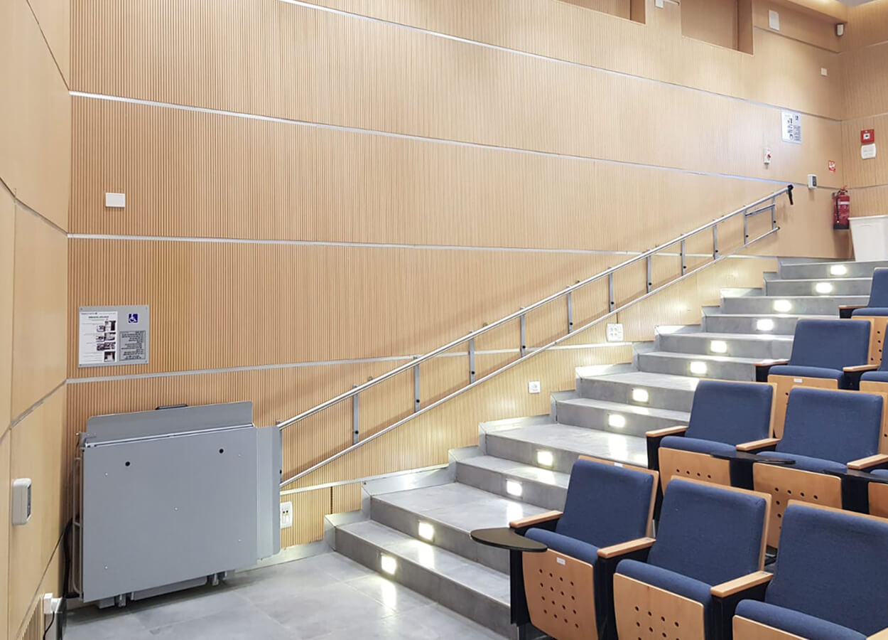Högg Liftsysteme Rollstuhllifte Sitzlifte Aufzug Hebebühnen Deckenlifte Sonderlösungen Produkte