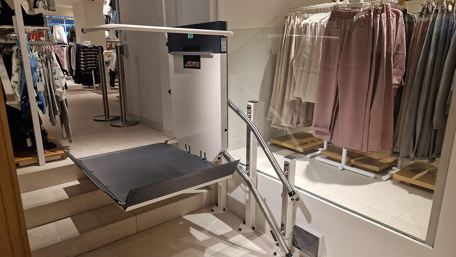 Högg Liftsysteme Rollstuhllifte Sitzlifte Aufzug Hebebühnen Deckenlifte Sonderlösungen Referenz