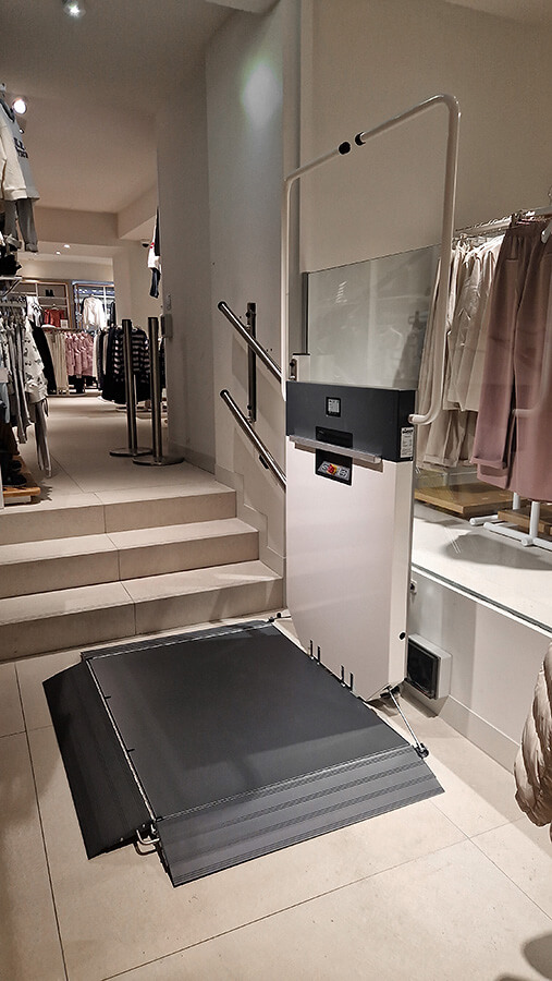 Högg Liftsysteme Rollstuhllifte Sitzlifte Aufzug Hebebühnen Deckenlifte Sonderlösungen Referenz