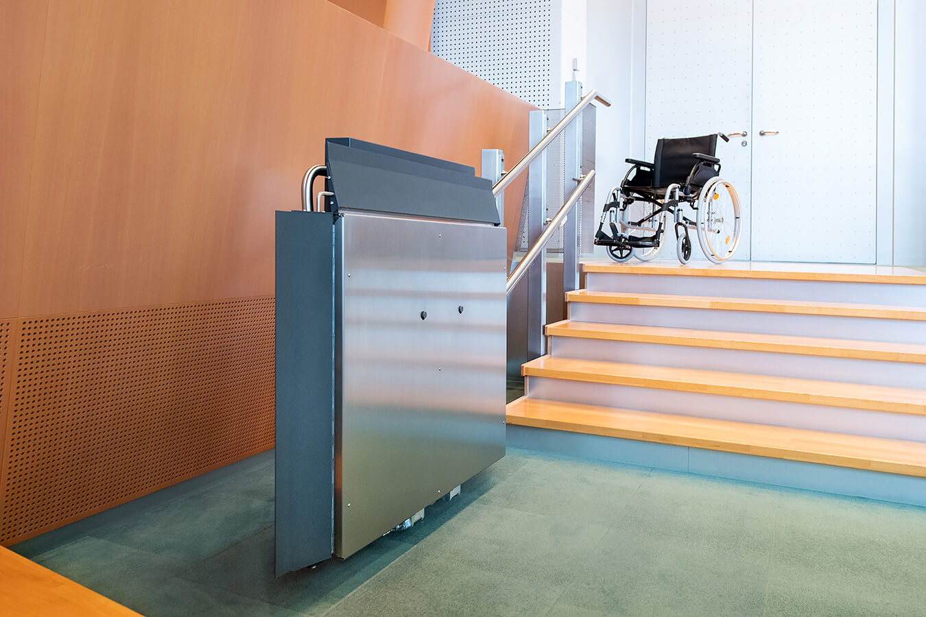 Högg Liftsysteme Rollstuhllifte Sitzlifte Aufzug Hebebühnen Deckenlifte Sonderlösungen Referenz