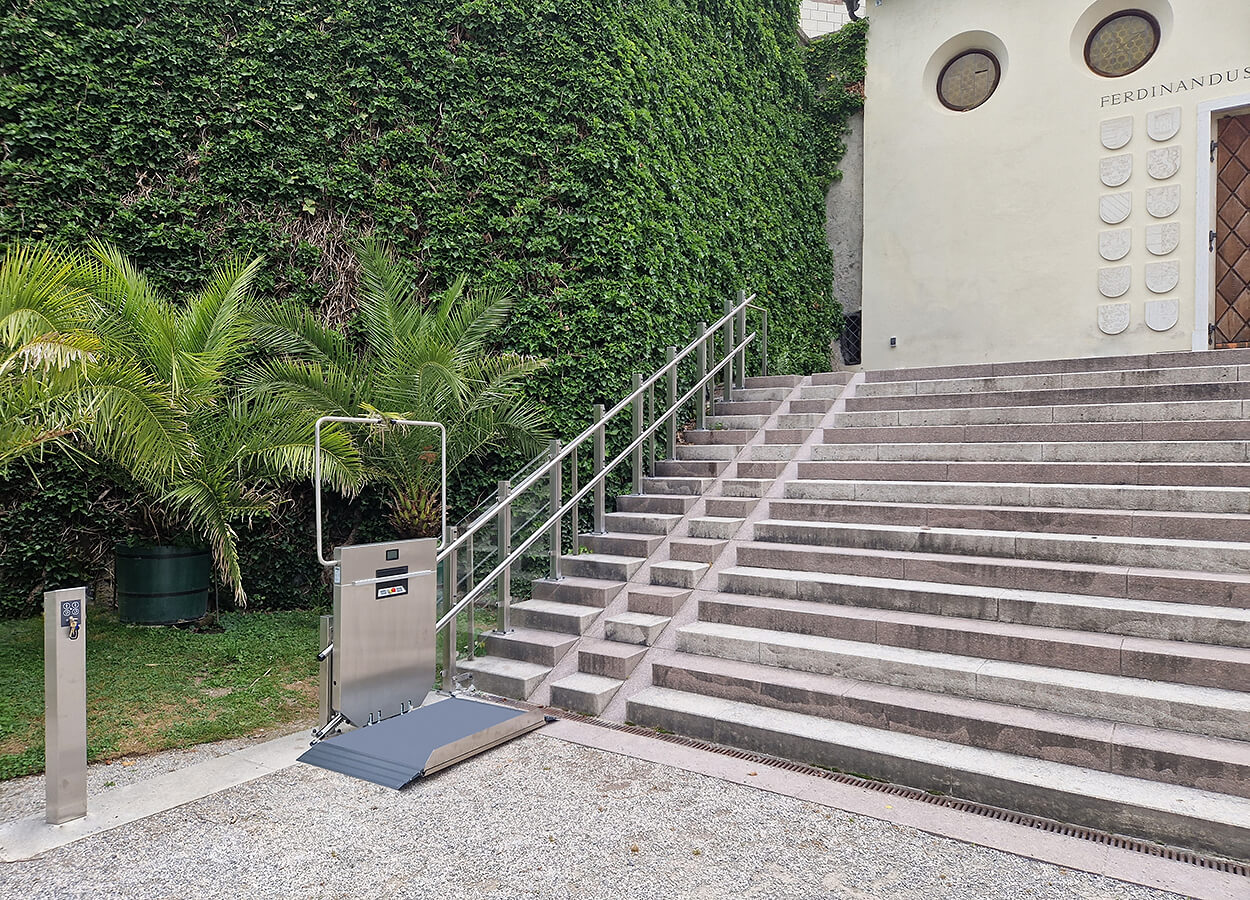 Högg Liftsysteme Rollstuhllifte Sitzlifte Aufzug Hebebühnen Deckenlifte Sonderlösungen Produkte