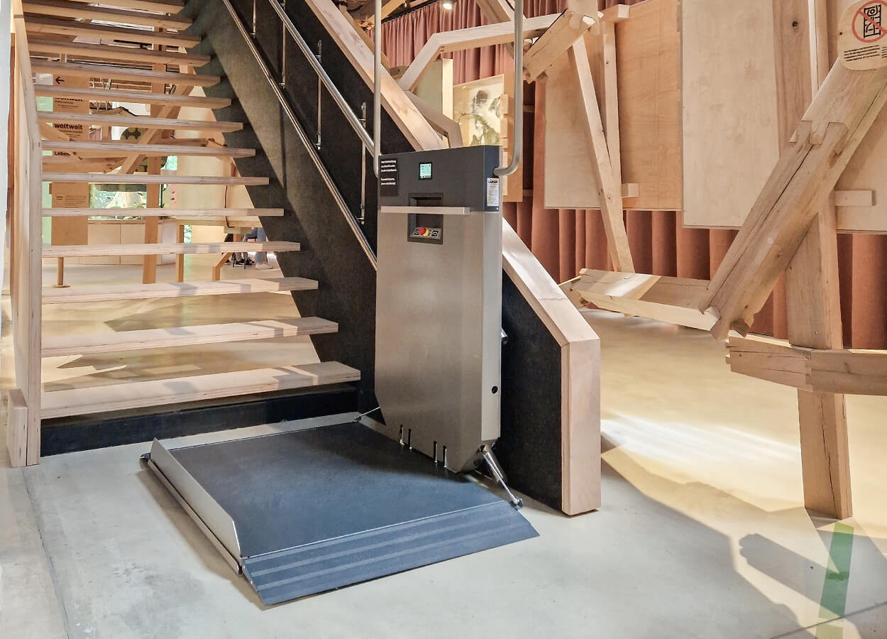Högg Liftsysteme Rollstuhllifte Sitzlifte Aufzug Hebebühnen Deckenlifte Sonderlösungen Produkte