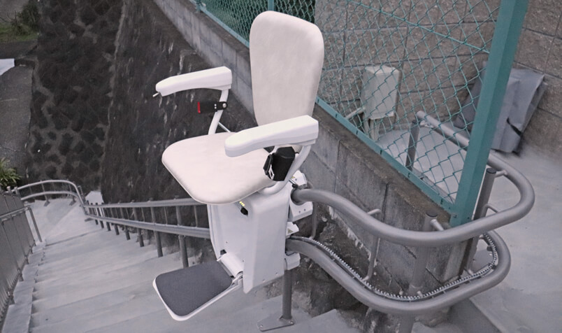 Högg Liftsysteme Rollstuhllifte Sitzlifte Aufzug Hebebühnen Deckenlifte Sonderlösungen Produkte