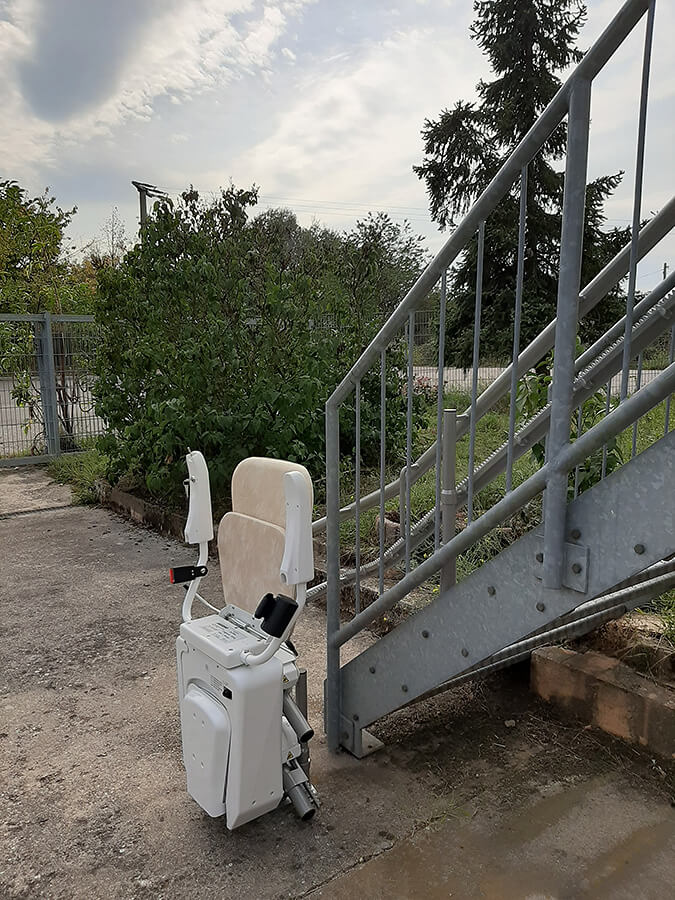 Högg Liftsysteme Rollstuhllifte Sitzlifte Aufzug Hebebühnen Deckenlifte Sonderlösungen Referenz