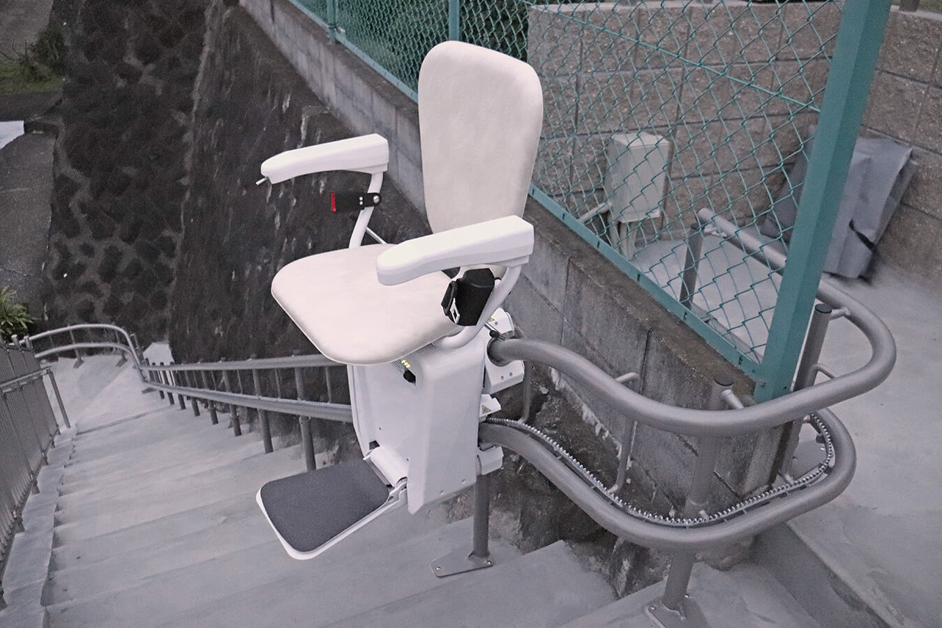 Högg Liftsysteme Rollstuhllifte Sitzlifte Aufzug Hebebühnen Deckenlifte Sonderlösungen Referenz