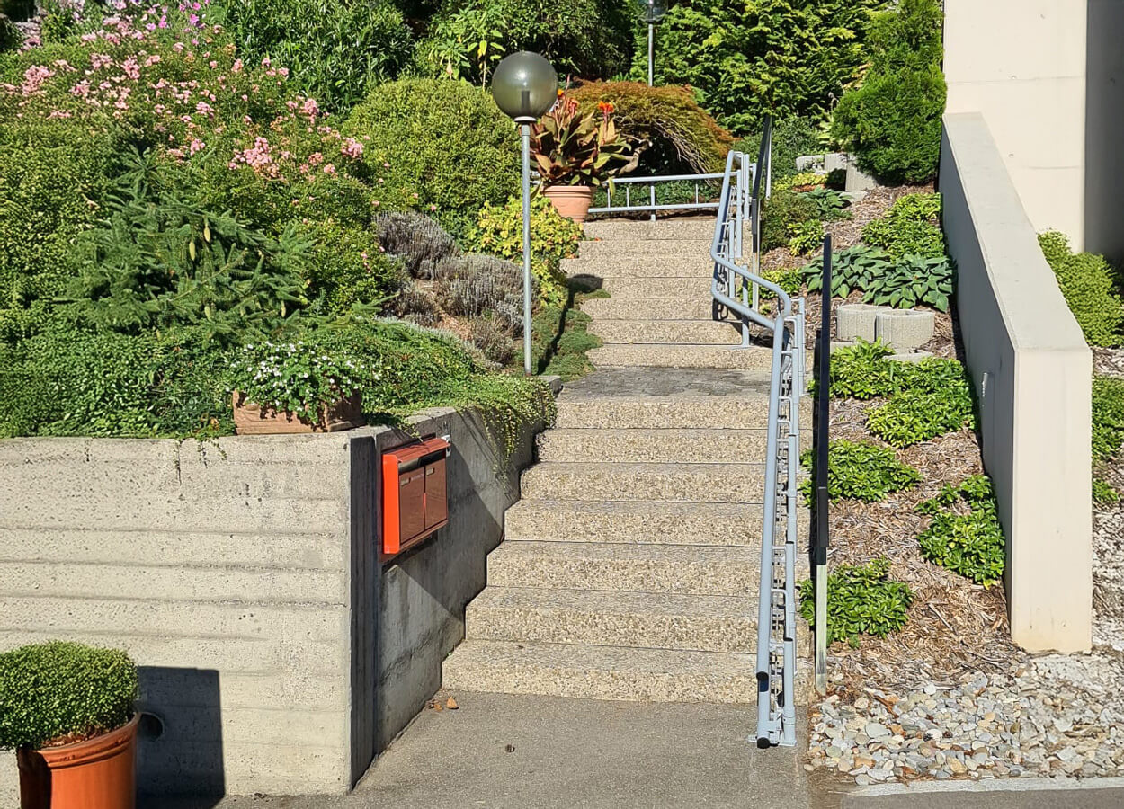 Högg Liftsysteme Rollstuhllifte Sitzlifte Aufzug Hebebühnen Deckenlifte Sonderlösungen Produkte