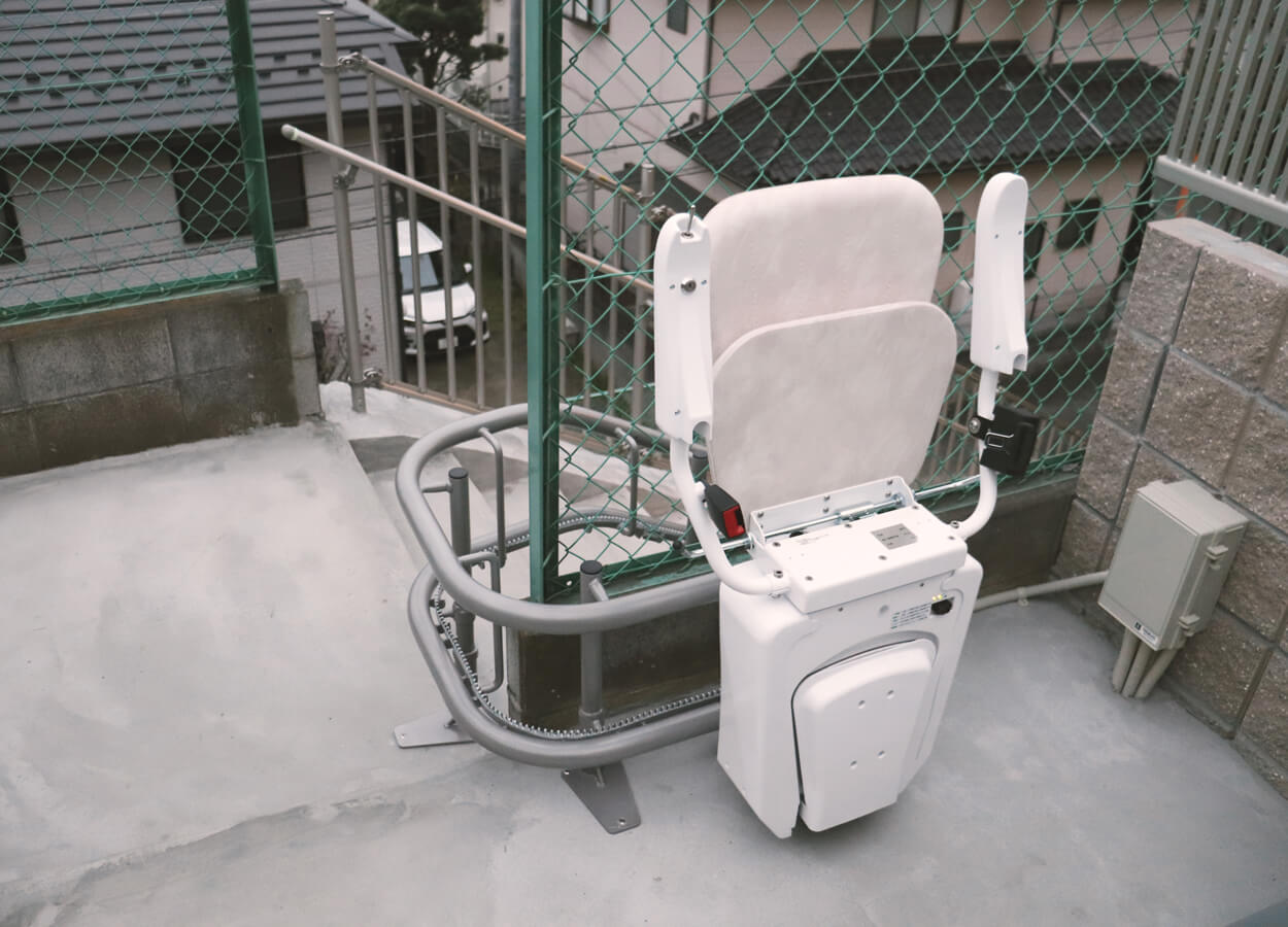 Högg Liftsysteme Rollstuhllifte Sitzlifte Aufzug Hebebühnen Deckenlifte Sonderlösungen Produkte