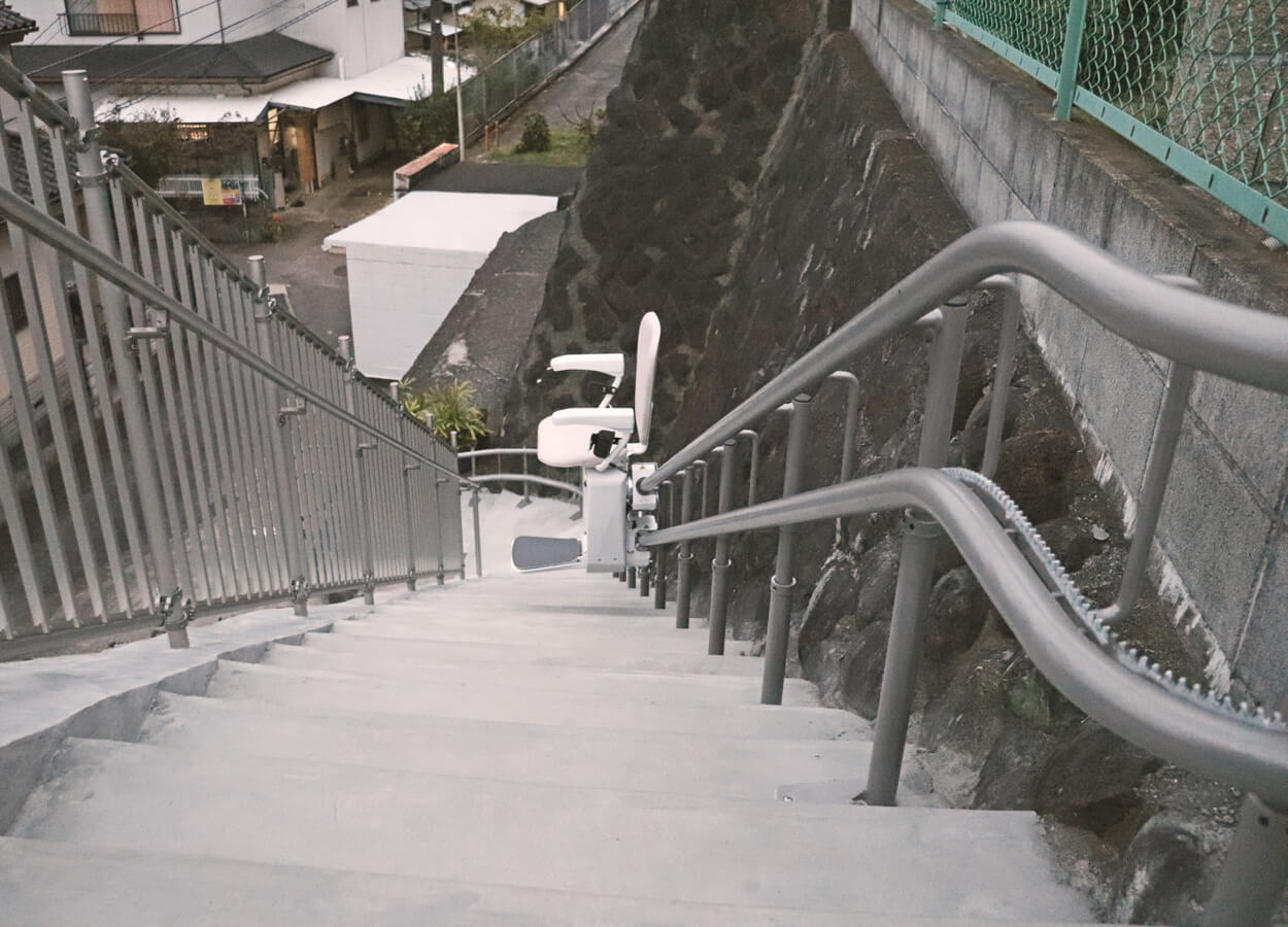 Högg Liftsysteme Rollstuhllifte Sitzlifte Aufzug Hebebühnen Deckenlifte Sonderlösungen Produkte